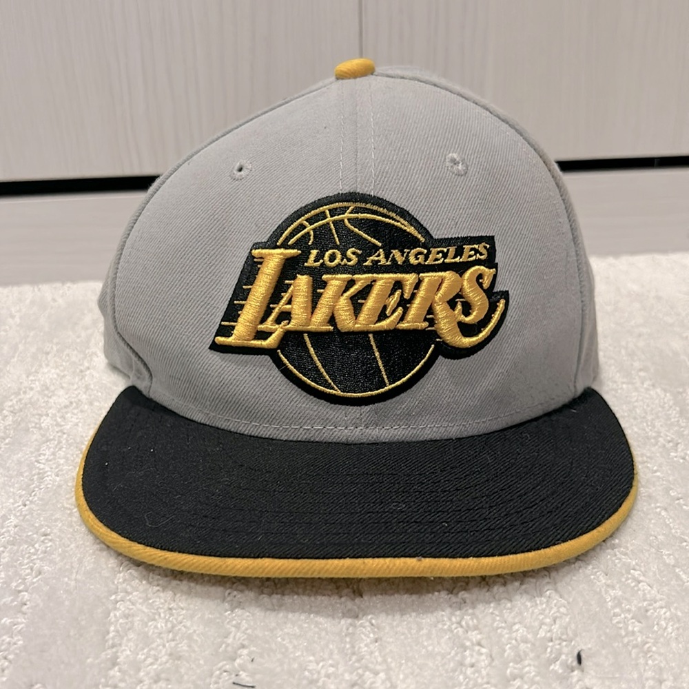 New Era Flat Brim 9FIFTY Los Angeles Lakers NBA Black Grey Yellow Snapback Cap